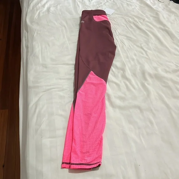 Dark pink and neon Fabletics leggings - Picture 8 of 13